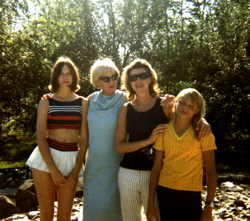 Patricia Johanson, Mrs. Feeley, Helen Frankenthaler and Lisa Motherwell